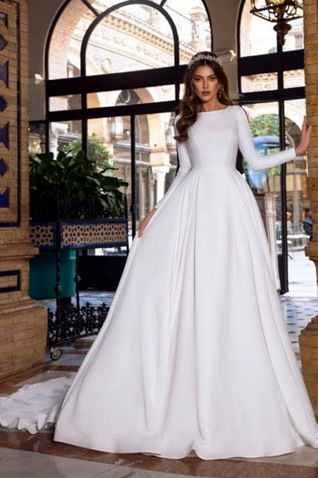 Свадебное платье с длинным шлейфом: за и против